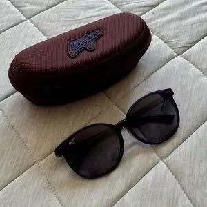 NWOT Maui Jim Water Lily Maui Jim | Accessories | Nwot Maui Jim Water Lily | Poshmark main image 2